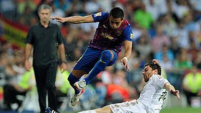 Barcelona’s Chiliean forward Alexis Sanchez skirts the challenge of Real Madrid’s midfielder Xabi Alonso just like the Catalans have managed to get the better of their rivals in what is a league within the Spanish league.