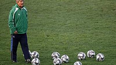 Bora Milutinovic oversees an Iraq training session at the Ruimsig Stadium in Johannesburg.