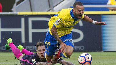 Las Palmas forward Jese Rodriguez, right, vies for the ball with Barcelona’s French defender Lucas Digne. Quique Curbelo / EPA