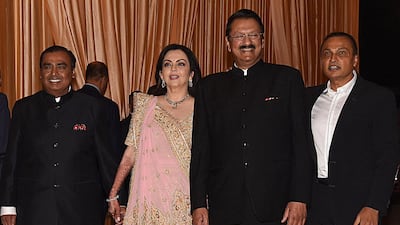 Indian businessman Mukesh Ambani (L) with wife Nita Ambani (2nd L), and father of the groom Ajay Piramal (2nd R) and Anil Ambani (R). Photo: AFP