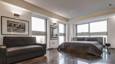 The large windows also mean there is a lot of natural light that floods into the main dining and living space, although automatic shades means this can be blocked out when required. Courtesy Luxhabitat