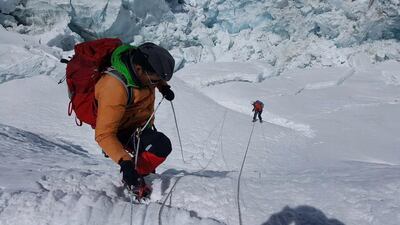 A team of 16 Armed Forces members climb up Mount Everest.