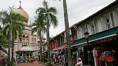 Built in 1826, the Sultan Mosque in Kampong Glam can accommodate more than 5,000 people. It is the largest in Singapore.