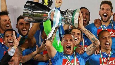 Napoli captain Marek Hamsik, centre, raises the cup after defeating Juventus in the Italian Super Cup final at the Al Sadd stadium in Doha, Qatar on December 22, 2014. EPA/STR
