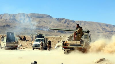 Fighters loyal to the Yemeni government fire mortar rounds during an offensive against Houthi rebel positions in Marib province on December 20, 2015. EPA