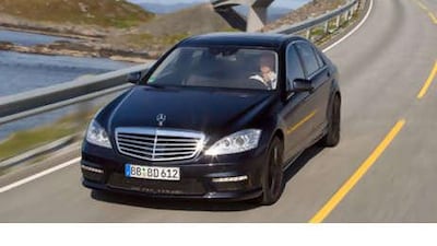 While the new 5.5L twin-turbocharged V8 in the S63 AMG is more powerful than the last engine, it is also more fuel efficient.