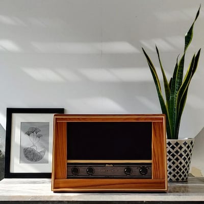 One of the restored antique radios by Diwiks. Diwiks