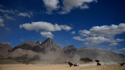 Toyota's Hilux Gazoo racing driver Giniel De Villiers of South Africa and his co-driver Alex Bravo Haro of Spain compete during the Stage 2 of the Dakar 2020 between Al Wajh and Neom, Saudi Arabia, on January 6, 2020. / AFP / FRANCK FIFE