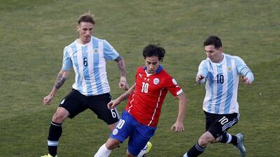 Chile's Jorge Valdivia dribbles past Lionel Messi and Lucas Biglia of Argentina on Saturday during the Copa America final in Santiago. Uselei Marcelino / Reuters