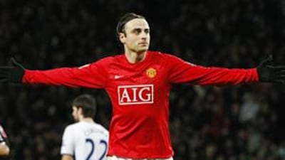 The Manchester United striker Dimitar Berbatov scored the winning goal against his old club Tottenham to book the Red Devils's place in the fifth round of the FA Cup.