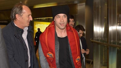 Radja Nainggolan arrives in Rome on Tuesday. EPA / Telenews