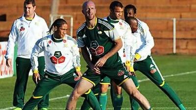 Matthew Booth, centre, and Steven Pienaar, left, warm up with their South Africa teammates in training yesterday.