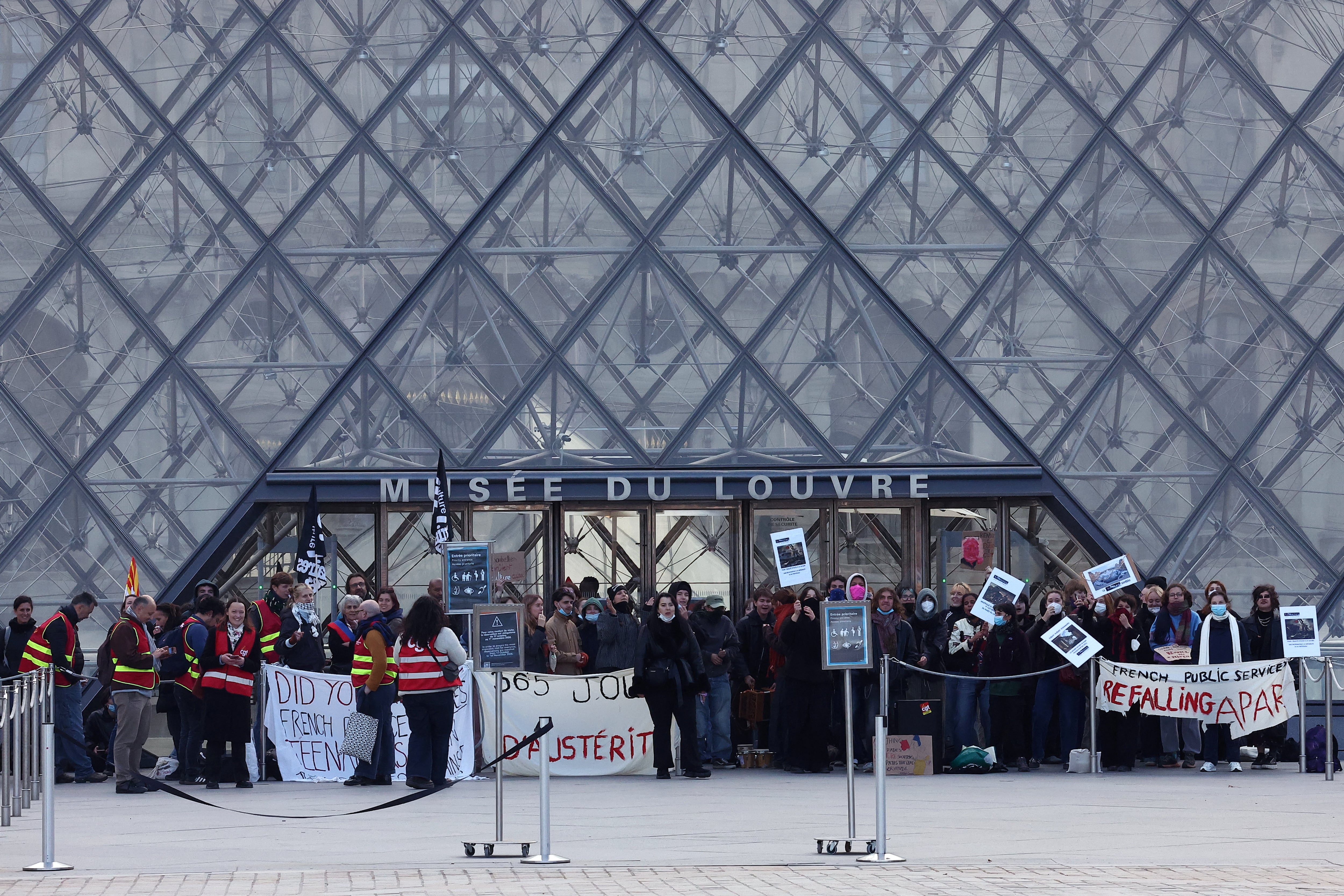 Protesters and students from art and culture schools block the entrance to the Louvre Museum. Reuters
