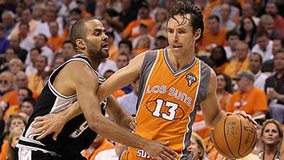 Steve Nash, of the Suns, right, is against the anti-immigration law passed in Arizona.