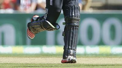 England's Ian Bell celebrates his century during their One Day International (ODI) tri-series cricket match against Australia at Bellerive Oval in Hobart, Tasmania, January 23, 2015. (Reuters/Hamish Blair)