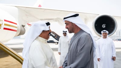 Sheikh Mohamed receives King Hamad on arrival in the UAE