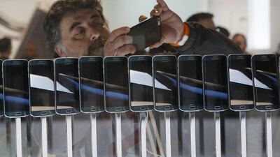 A row of Galaxy S6 edge smartphones are seen on display at the Samsung Galaxy Unpacked event at the Mobile World Congress. Albert Gea / Reuters