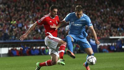 Benfica´s Jardel (L) in action against FC Zenit St. Petersburg’s Artem Dzyuba during the UEFA Champions League Round of 16, first leg soccer match at Luz Stadium in Lisbon, Portugal, 16th February 2016. EPA/JOSE SENA GOULAO