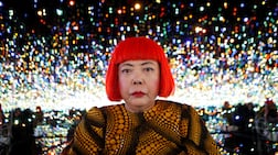 FILE PHOTO: Japanese artist Yayoi Kusama poses for a photograph inside her Infinity Mirrored Room installation titled "The Souls of Millions of Light Years Away" during a media preview of her new exhibition at the David Zwirner gallery in New York November 7, 2013. REUTERS / Mike Segar / File Photo