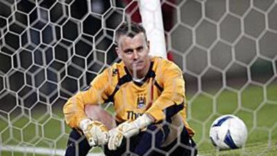 Given sits in his goalmouth after Hamburg's third.