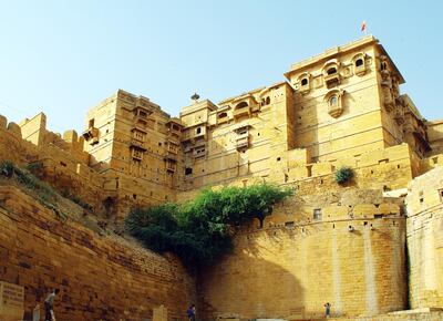 The yellow sandstone of the Jaisalmer Fort. Pixabay