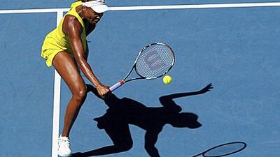 Venus Williams booked her place in the quarter-finals with a 3-6, 6-2, 6-1 win over Italian Francesca Schiavone.
