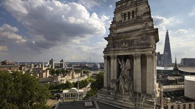 Ten Trinity Square sits on the south-eastern fringe of the City of London, immediately overlooking its own gardens, the Tower of London, Tower Bridge and the Thames. Richard Bryant