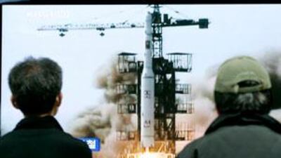 South Koreans watch a TV news programme on the Sunday launch of a missile from Musudan-ri, North Korea, at a train station in Seoul.