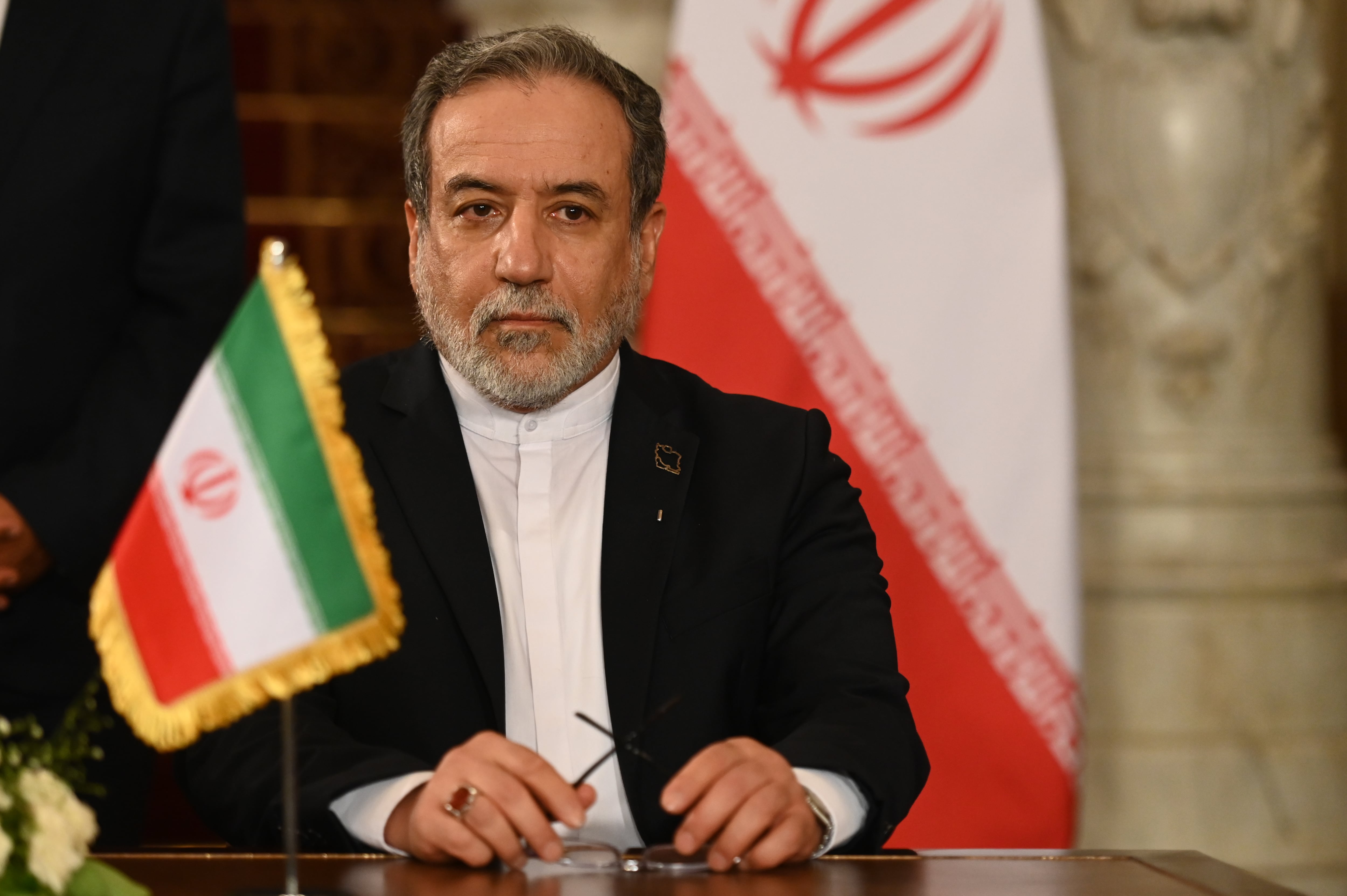 Iranian Foreign Minister in Qatar to offer condolences over death of Sheikh Hamad amid tension