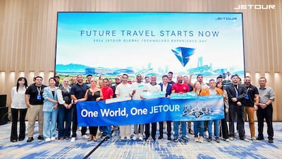 JETOUR executives joined international guests to officially kick off the Experience Day’s test-drive program.