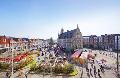 Huis Ten Bosch’s main square. Courtesy Nagasaki Prefecture Convention and Tourism Association
