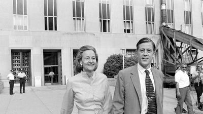 In this June 21, 1971 photo, the Washington Post’s former executive director Ben Bradlee and publisher Katharine Graham were seen leaving the US district court in Washington. Bradlee died on Tuesday, October 21, 2014. AP Photo