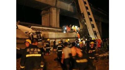 Emergency workers battle yesterday to rescue survivors from the mangled wreckage of two Chinese trains involved in a high-speed collision between the cities of Hangzhou and Wenzhou. AFP
