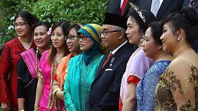 Indonesia's ambassador to the UAE, Salman Al Farisi (centre), taking a group photo during the celebration of the 68th Indonesia Independence Day at the Abu Dhabi embassy. Satish Kumar / The National
