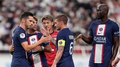 Pablo Sarabia (l) celebrates with team captain Marco Verratti (2r) after scoring. EPA