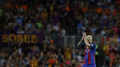 FC Barcelona’s Lionel Messi applauds after being substituted during the Joan Gamper Trophy match between FC Barcelona and Sampdoria at the Camp Nou in Barcelona, Spain, Wednesday, August 10, 2016. Manu Fernandez / AP Photo