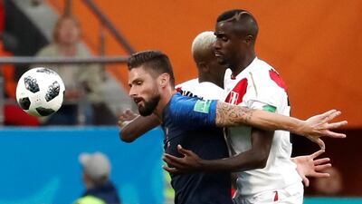 France's Olivier Giroud in action with Peru's Christian Ramos. Damir Sagolj / Reuters