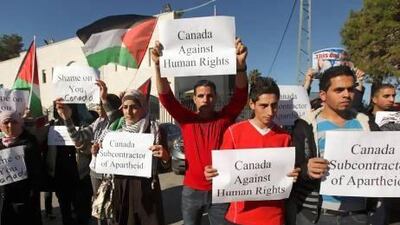 Palestinian activists protest in Ramallah against Canadian prime minister Stephen Harper’s statement urging them to drop their bid for upgraded UN status.