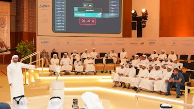 Falcon enthusiasts gather to bid on prized birds