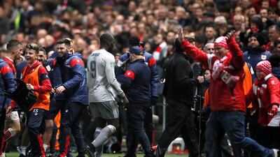 Manchester United's Romelu Lukaku leaves the field as Bristol City fans celebrate. David Klein / Reuters