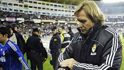 Time could be running out for the Real Madrid coach Bernd Schuster after a 1-0 loss to Real Valladolid, their fourth in eight matches.