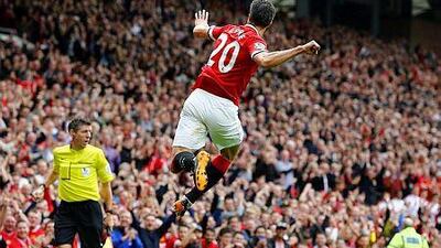 Manchester United's Robin van Persie celebrates after scoring a goal against West Ham United during their English Premier League soccer match at Old Trafford in Manchester, northern England September 27, 2014. REUTERS/Darren Staples
