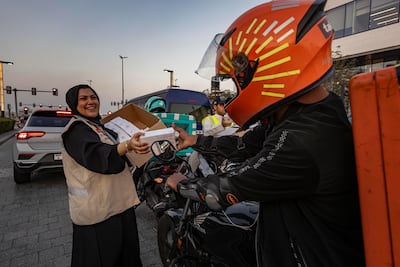 Emirates Red Crescent and Dubai Police hand out iftar boxes to motorists in Dubai. Antonie Robertson / The National