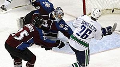 Mikael Samuelsson of the Canucks, No 26, scores a hat-trick against the Avalanche.