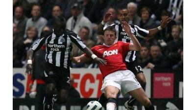 Michael Carrick, right, clashes with Cheik Tiote during the 0-0 draw with Newcastle.