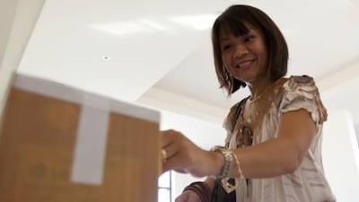 Janice Ong casts her vote at the Filipino consulate in Dubai yesterday.