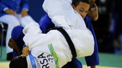 Saeed Rashed Al Qubaisi and Marlon August tussle in their clash in the last 32.