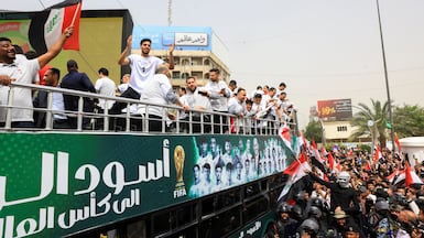 The Iraq national football team greets the Iraqis gathered to celebrate from an open-top bus during a public reception after qualifying for the FIFA World Cup for the first time since 1986, in Baghdad, Iraq April 4, 2026. REUTERS / Thaier Al-Sudani TPX IMAGES OF THE DAY