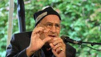 Taha Muhammad Ali, 'nobody's national poet', gives a reading at the Dodge Poetry Festival in 2007.