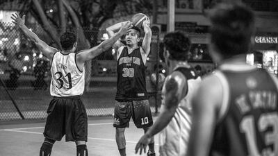 Darwin Valeriano prepare to make a shot.